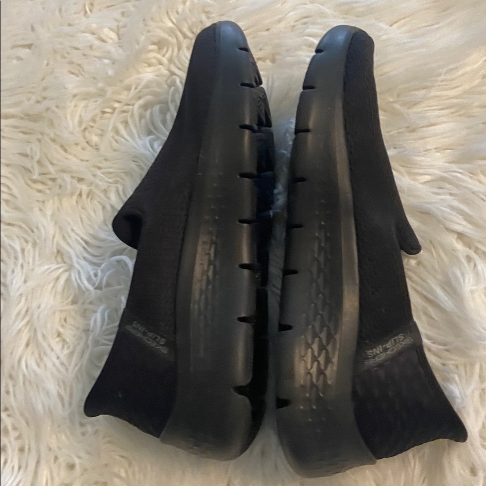 Skechers Women’s Black Slip-On Sneakers size 8.5 BNWOT - Picture 4 of 12